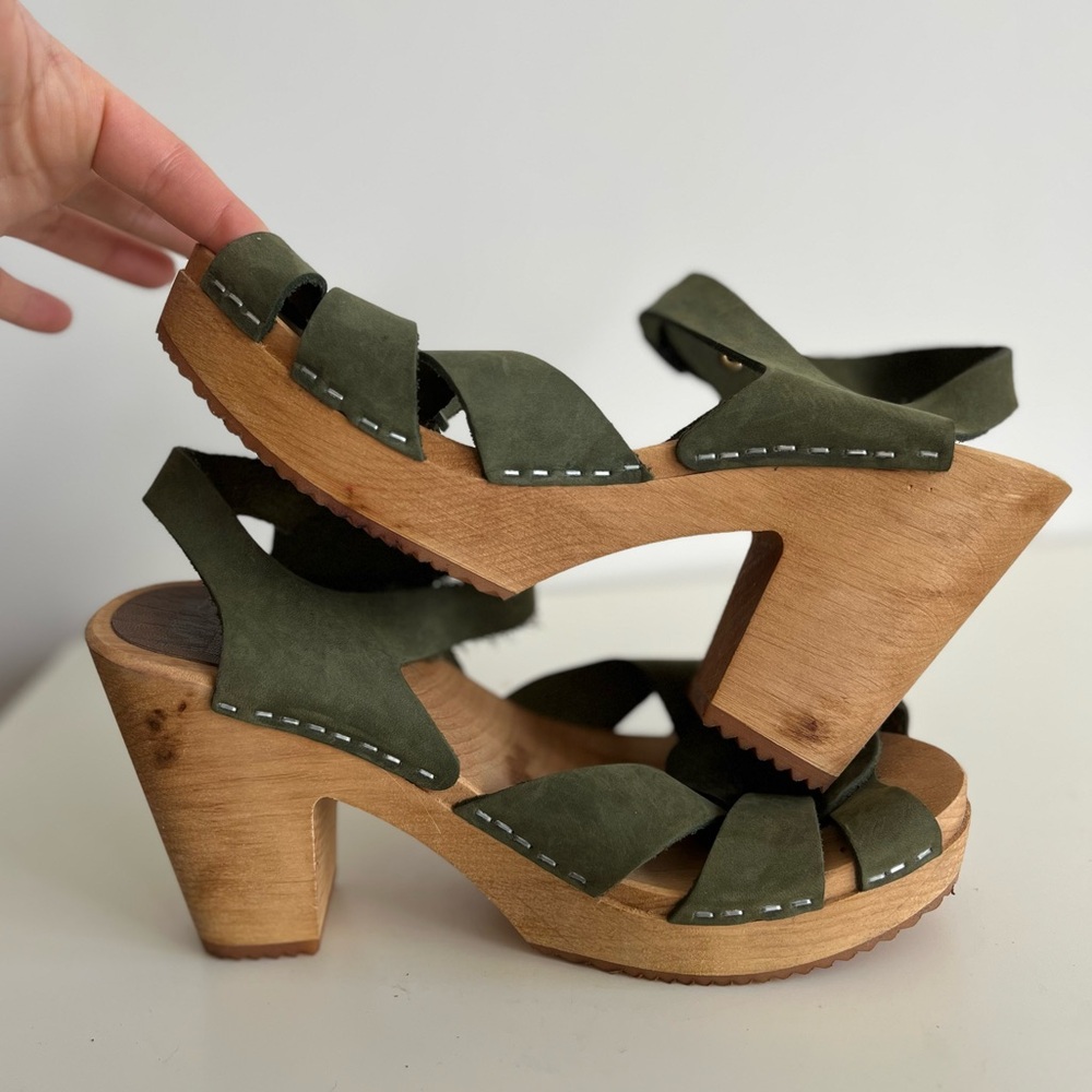 MIA Strappy Clog Sandals - Picture 3 of 8